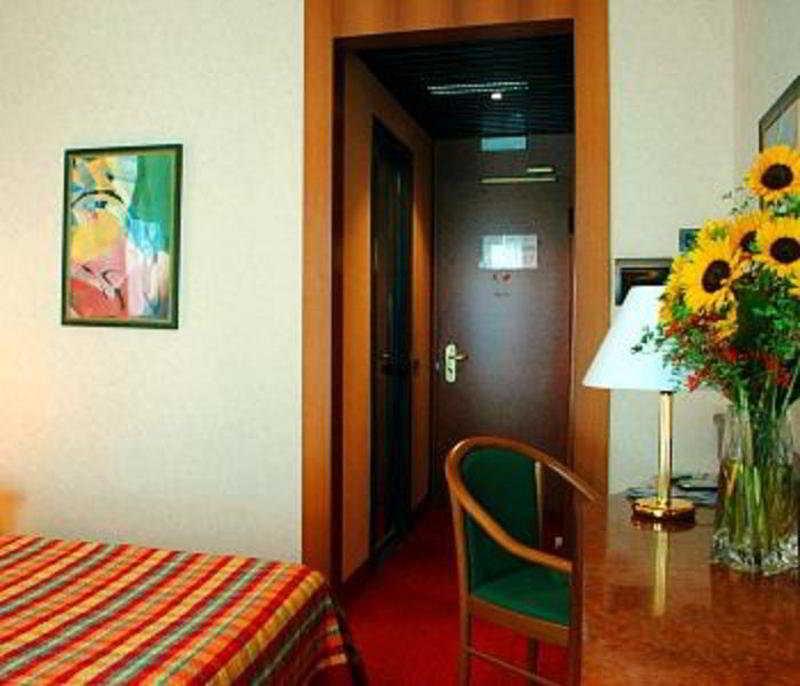 Meditur Hotel Pisa Migliarino Pisano Bilik gambar